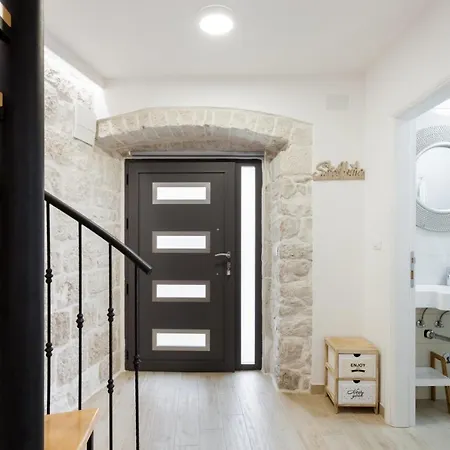 Apartman House Rokastone *