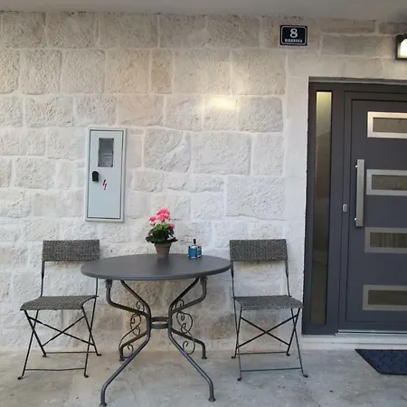 Διαμέρισμα House Rokastone *