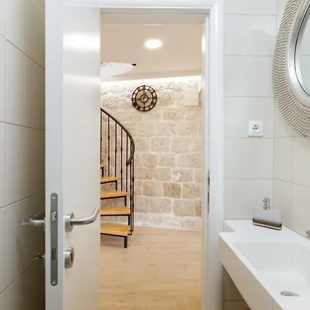 House Rokastone 아파트 *