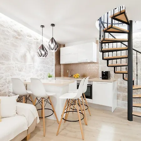 דירה House Rokastone *